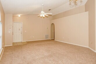 331 Placid Lake Dr in Sanford, FL - Building Photo - Building Photo