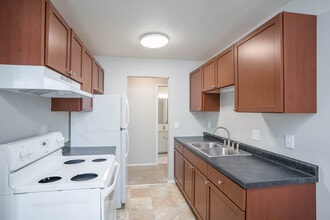 LaBlanche Apartments in St. Paul, MN - Building Photo - Interior Photo