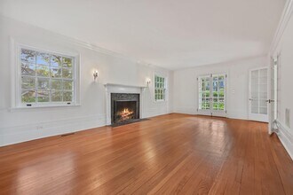 90 Greenacres Ave in Scarsdale, NY - Building Photo - Building Photo