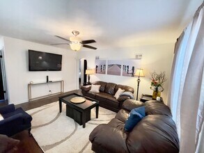 2559 W 46th Ave in Kansas City, KS - Building Photo - Building Photo