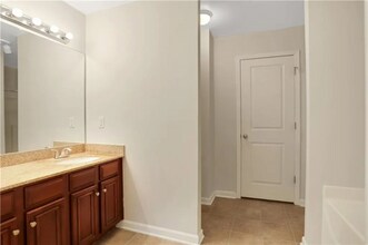 526 Tufton Tr in Atlanta, GA - Building Photo - Building Photo