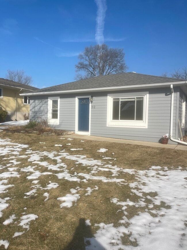 property at 512 E 77th Ave