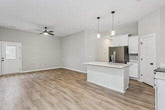 917 S Logan St, Unit 917 in Newton, KS - Building Photo - Building Photo