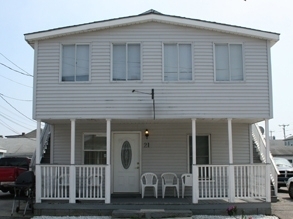 Multi-family near beach in Hampton, NH - Building Photo