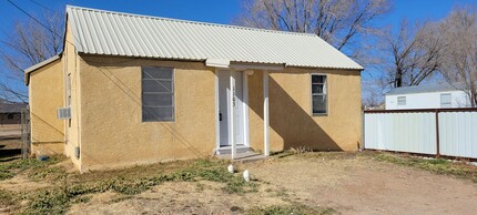 1103 N Boston Ave in Portales, NM - Foto de edificio - Building Photo