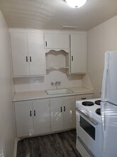 1698 N Garfield Ave in Pocatello, ID - Foto de edificio - Building Photo