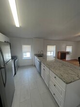 859 Hollins St, Unit 2R in Baltimore, MD - Building Photo - Building Photo