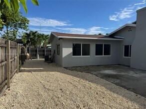 511 W 16th St-Unit -0 in Hialeah, FL - Building Photo - Building Photo