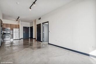 1639 N Milwaukee Ave, Unit 509 in Chicago, IL - Building Photo - Building Photo