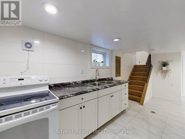 45 Enfield Ave in Toronto, ON - Building Photo - Building Photo