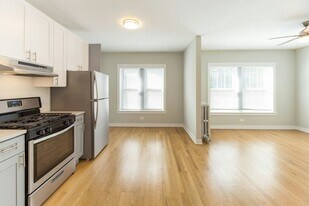 2010 W Foster Ave in Chicago, IL - Building Photo