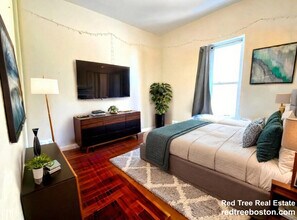 34 Darling St, Unit 2 in Boston, MA - Foto de edificio - Building Photo