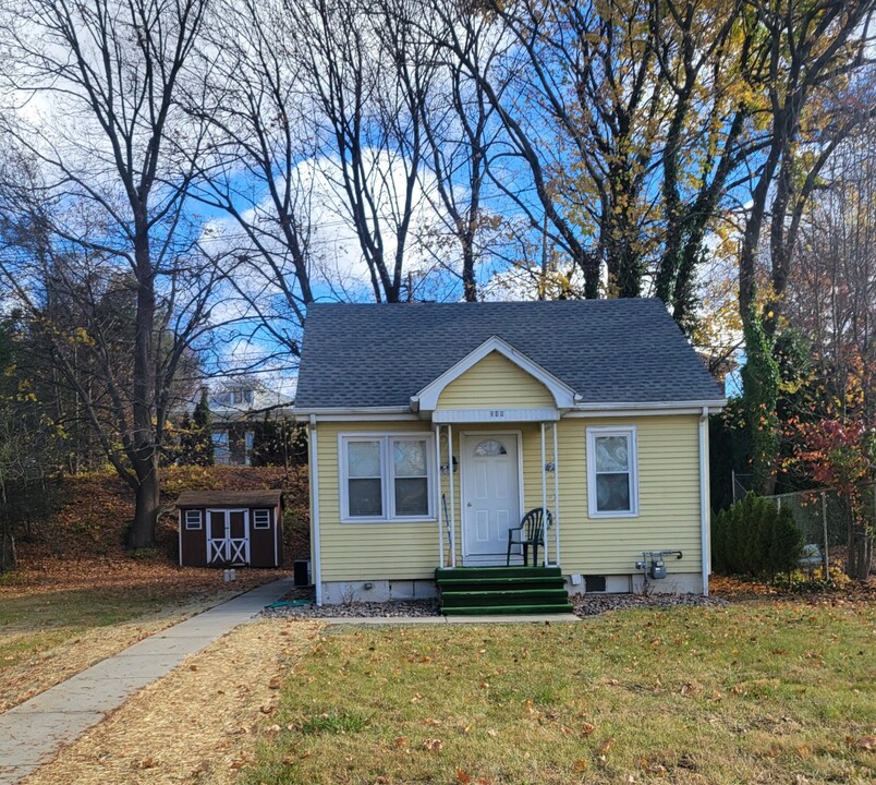 351 N Centre Ave in Leesport, PA - Building Photo