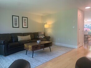 508 Piscassic St in Newmarket, NH - Building Photo - Building Photo