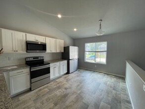 10381 Schrier Ln in Portage, MI - Building Photo - Building Photo