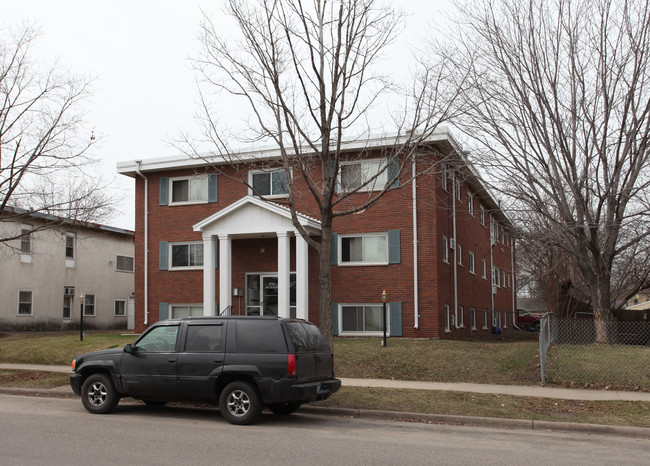 2510 Jackson St NE in Minneapolis, MN - Foto de edificio - Building Photo