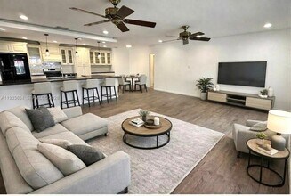 11890 SW 72nd Pl in Miami, FL - Building Photo - Building Photo
