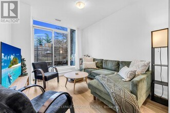 293 The Kingsway in Toronto, ON - Building Photo - Building Photo