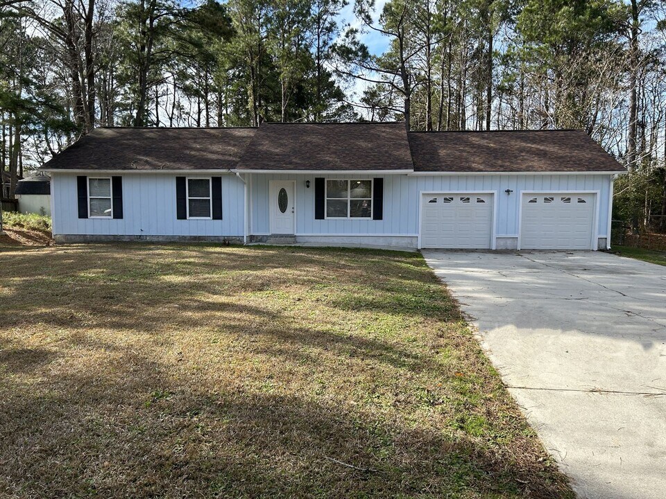101 Wildwood Ct in Hubert, NC - Building Photo