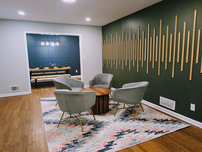 469 Holt Rd NE in Marietta, GA - Foto de edificio - Building Photo