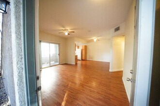 9330 W Maule Ave in Las Vegas, NV - Building Photo - Building Photo
