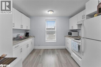 5858 Ferry St in Niagara Falls, ON - Building Photo - Building Photo