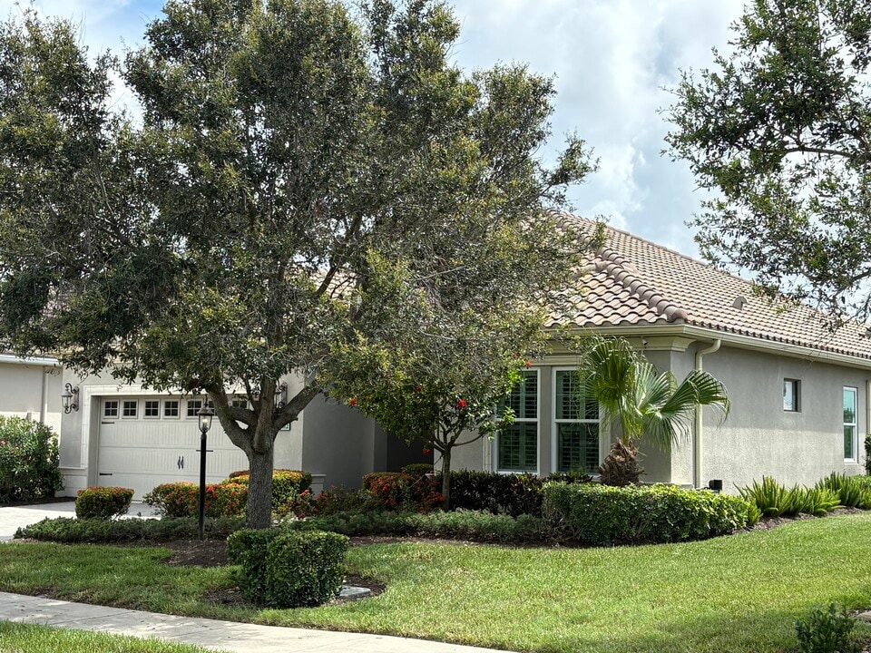 10812 Trophy Dr in Englewood, FL - Building Photo