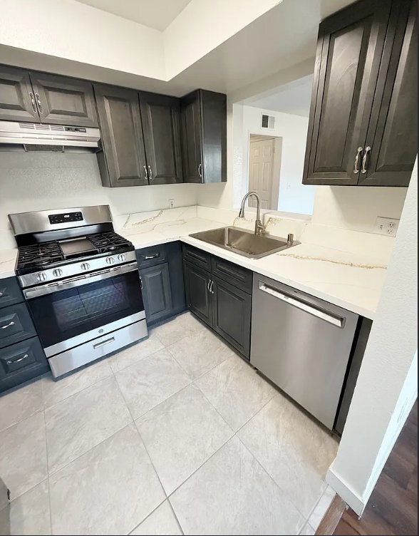 3119 Foothill Blvd, Unit 4 in La Crescenta, CA - Foto de edificio - Building Photo