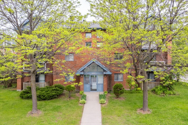 14585 De Pierrefonds Boul