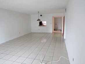 16091 Blatt Blvd in Weston, FL - Building Photo - Building Photo