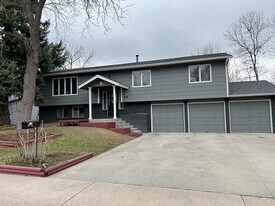 319 Bluebird Ct in Fort Collins, CO - Building Photo