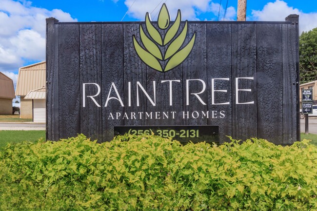 Raintree Village Apartments in Decatur, AL - Building Photo - Building Photo