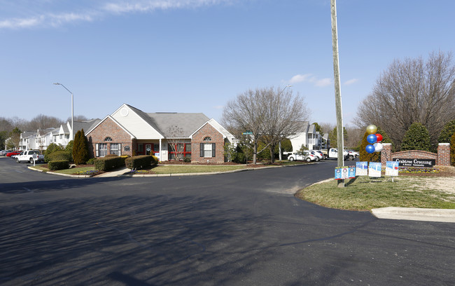 Crabtree Crossing Apartments and Townhomes in Morrisville, NC - Building Photo - Building Photo