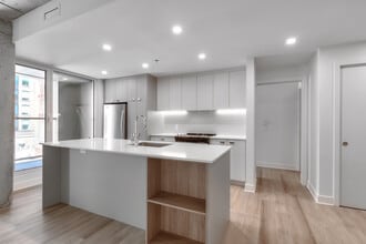 Laurence Condo Rentals in Montréal, QC - Building Photo - Building Photo