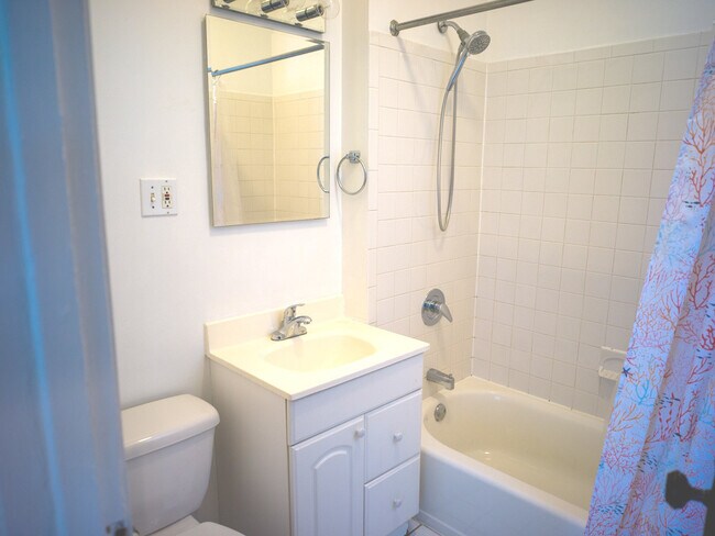 2110 W Cuyler Ave in Chicago, IL - Building Photo - Building Photo