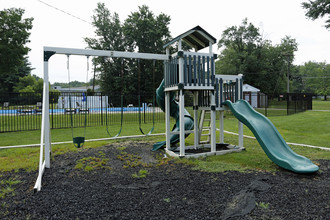 Brookwood Gardens in East Windsor, NJ - Building Photo - Building Photo