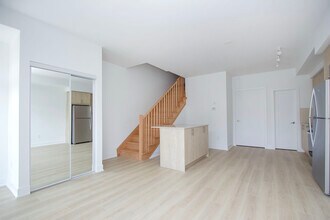 22 Alpine Symphony Path in Oshawa, ON - Building Photo - Building Photo