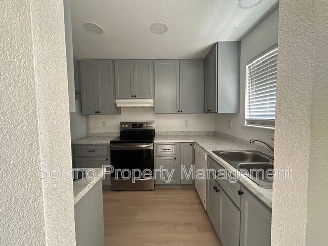 1970 Grande Cir in Fairfield, CA - Building Photo - Building Photo