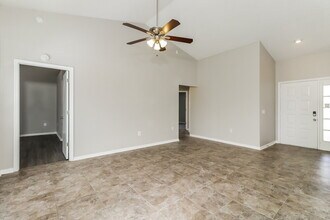 10244 Rainbow Oaks Dr, Unit 303 in Hudson, FL - Building Photo - Building Photo