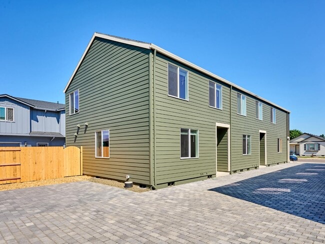 property at 106 28th Ave SE