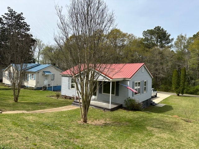 51 Lakeside Dr in Childersburg, AL - Foto de edificio - Building Photo