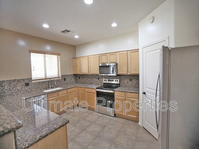 18447 W Caribbean Ln in Surprise, AZ - Building Photo - Building Photo