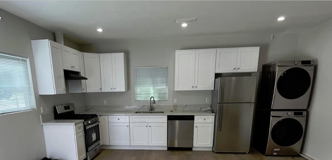 120 N Lomita St, Unit 122 N Lomita St