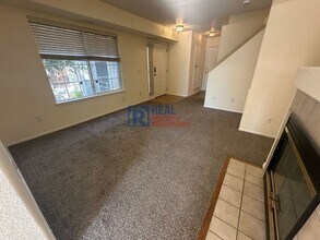 1381 S Cathay Ct in Aurora, CO - Building Photo - Building Photo