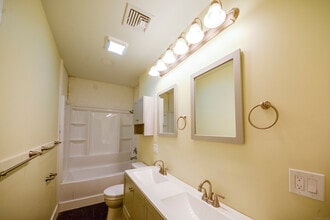 92 High St in Waterbury, CT - Building Photo - Building Photo