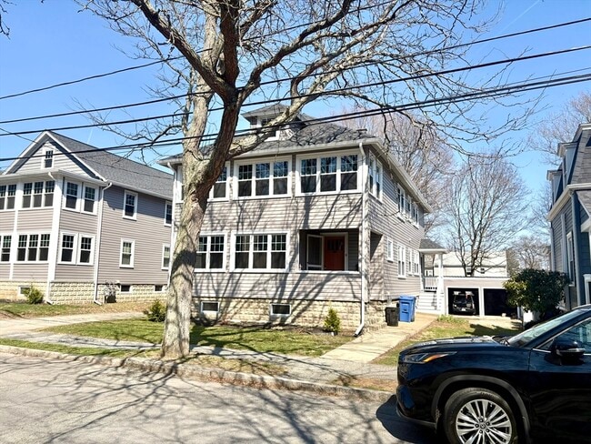 6 Walnut St in Wakefield, MA - Building Photo - Building Photo