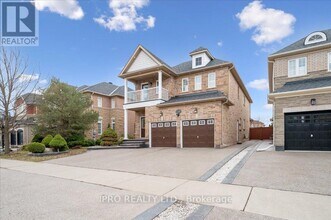 1309 Kestell Blvd. in Oakville, ON - Building Photo - Building Photo