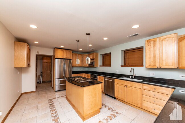 property at 4625 N Dover St