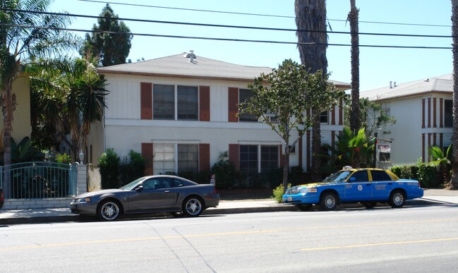 12534 Oxnard St in Valley Village, CA - Foto de edificio - Building Photo