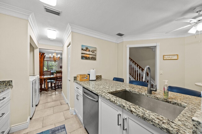 12196 Sag Harbor Ct in Wellington, FL - Foto de edificio - Building Photo